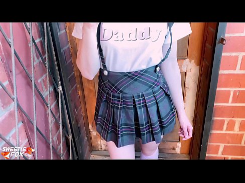 ❤️ Schoolgirl nyedot kontol rumiyin lan jancok tinimbang kelas. ️ Video seks ing kita ☑