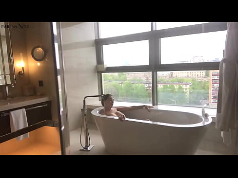 ❤️ Banget babe passionately jerking mati dheweke pus ing jedhing ️ Video seks ing kita ☑
